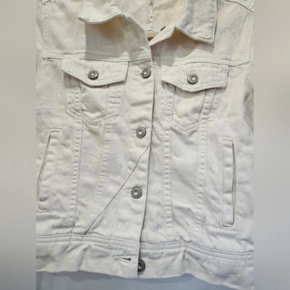 Free People Women's Optic White Cream Denim Jean Jacket- Size XS NWT - Picture 2 of 9